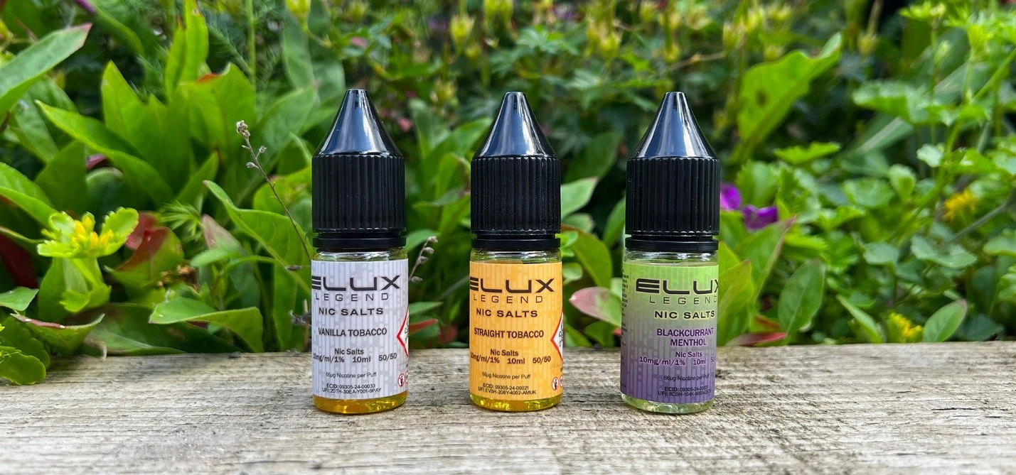 سه عدد سالت نیکوتین گرم در طبیعت در کنار هم