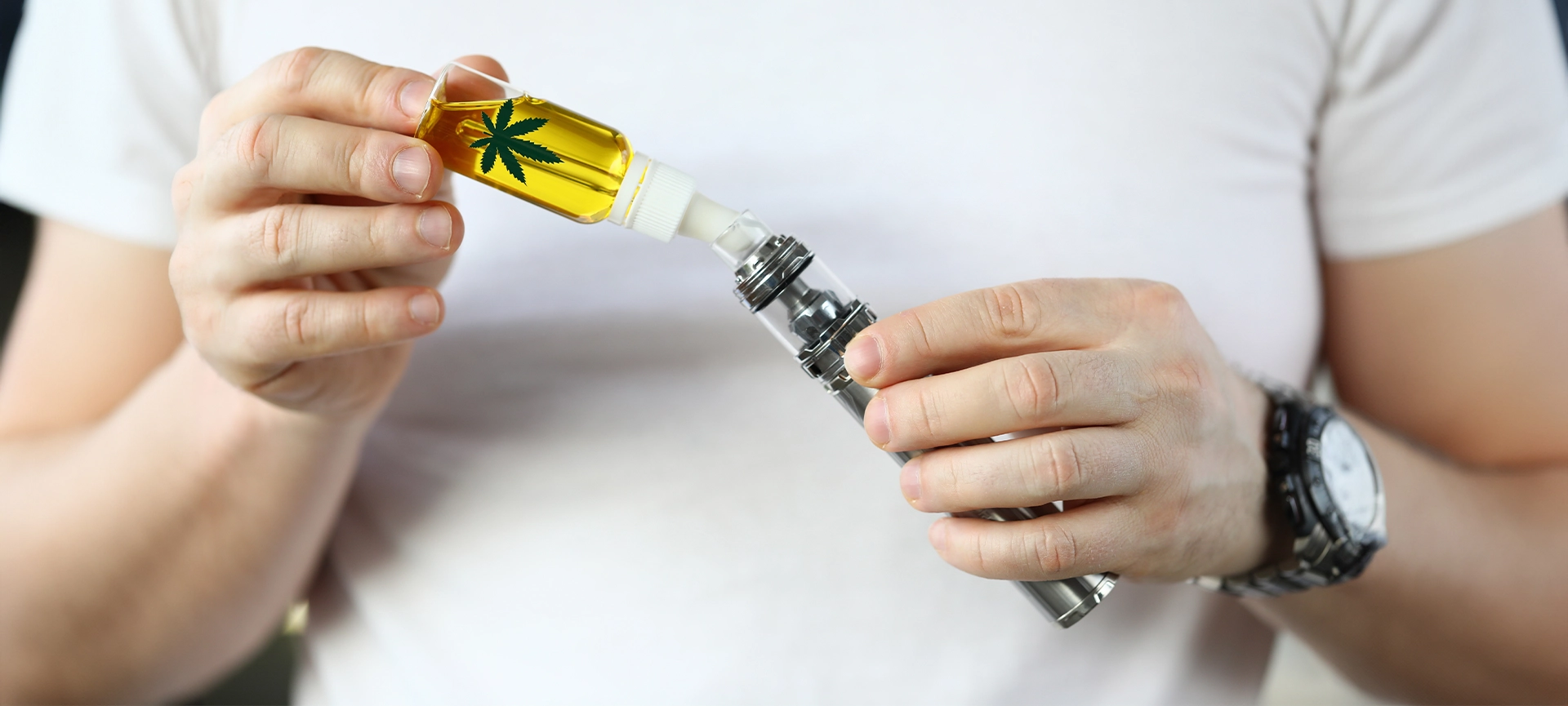 سالت نیکوتینی در حال ریختن داخل پاد